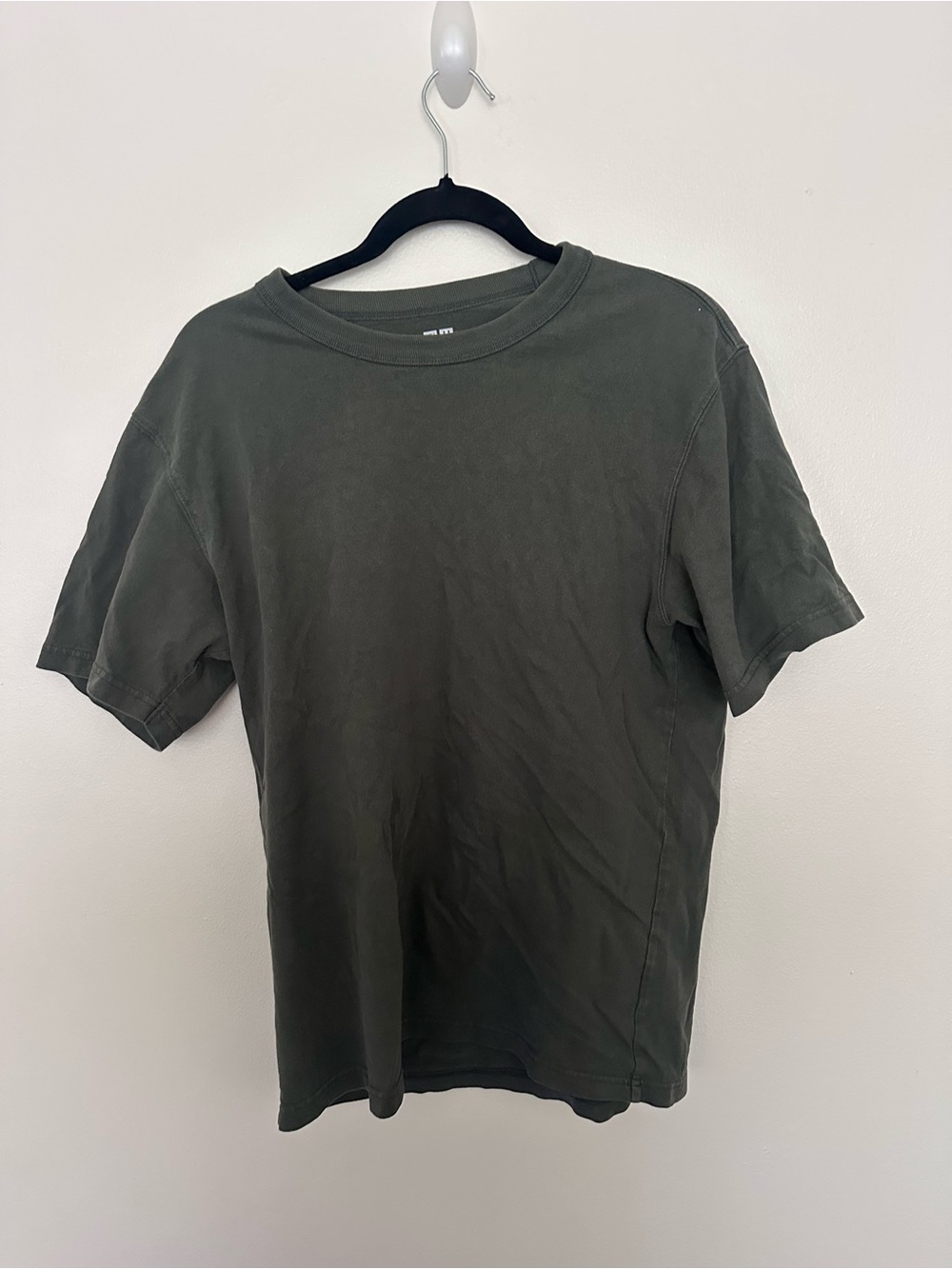 Uniqlo Olive Green Men's Crew Neck T-Shirt